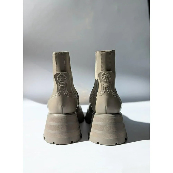 Alexander McQueen Women's Leather Chelsea Boots Size 38.5 C (MSRP $990) - Picture 8 of 12